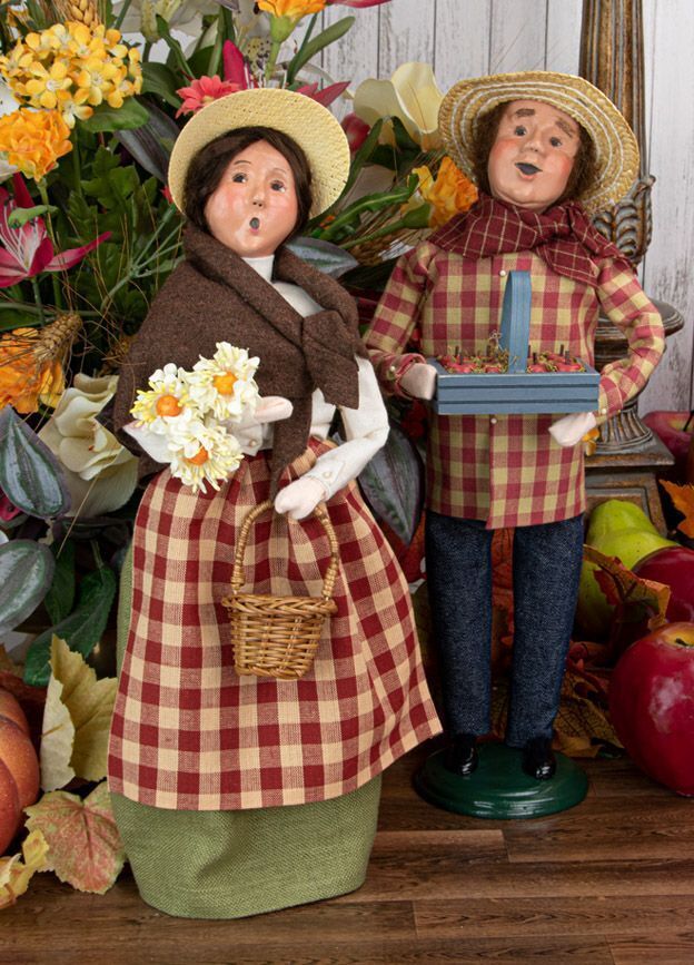 Byers Choice Carolers New 2022 Harvest Woman w/ Basket 4868W Authorized Dealer - The Primitive Pineapple Collection