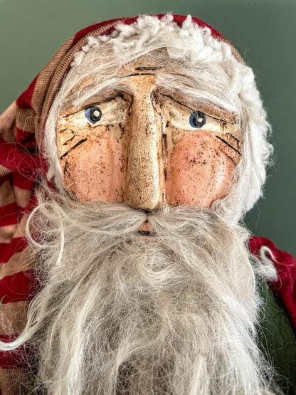 Primitive Early American Hand Sculpted Clay Face Santa w/ Wreath Doll 19&quot; - The Primitive Pineapple Collection