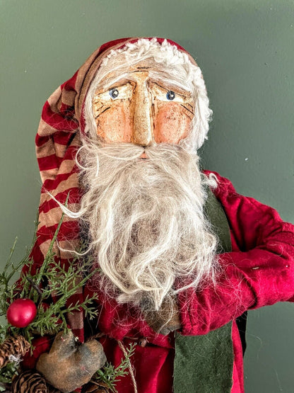 Primitive Early American Hand Sculpted Clay Face Santa w/ Wreath Doll 19&quot; - The Primitive Pineapple Collection