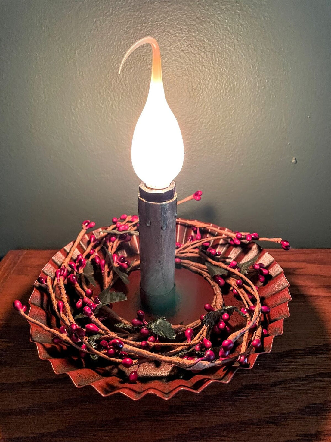 Primitive FarmHouse Electric Tin Ruffle Candle Accent Light w/ Berry Wreath 8" - The Primitive Pineapple Collection