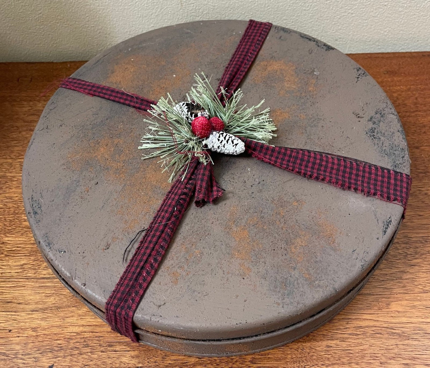 Primitive Colonial Handcrafted Christmas Tin w/Greens/Pinecones - The Primitive Pineapple Collection