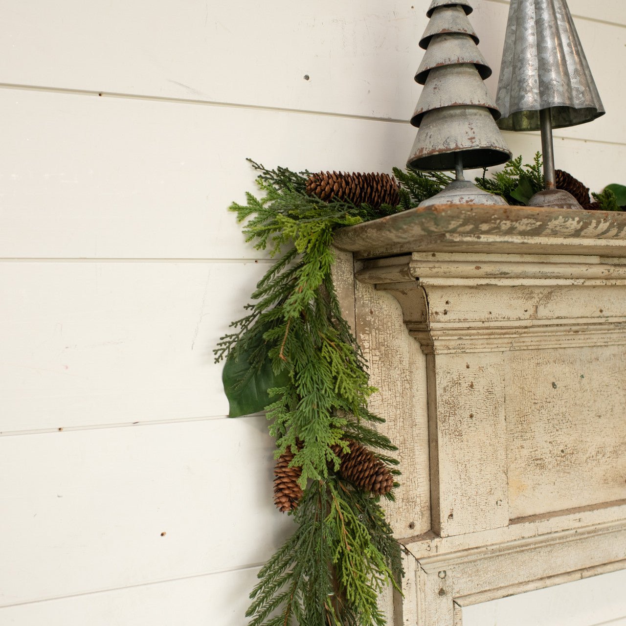 Christmas Ragon House 6 ft&quot; Cedar, Pine &amp; Magnolia Leaf Garland - The Primitive Pineapple Collection