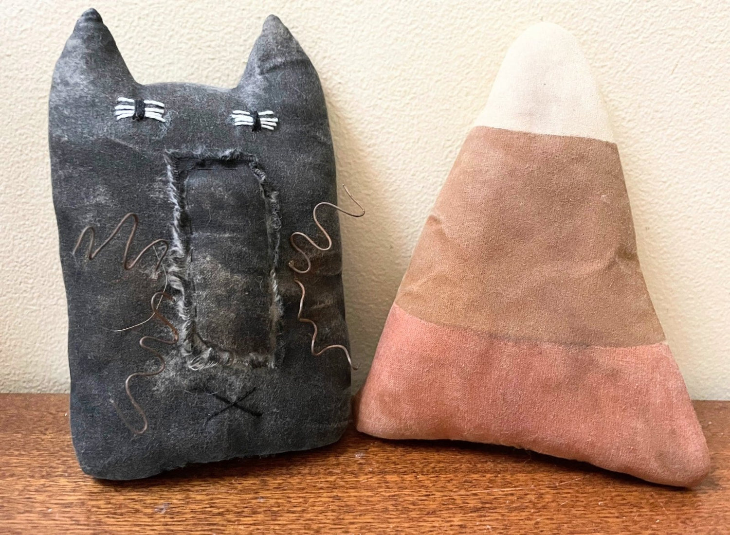 Primitive Fall Halloween Handcrafted Black Kats and Primitive Candy Corn 2 pc Set - The Primitive Pineapple Collection