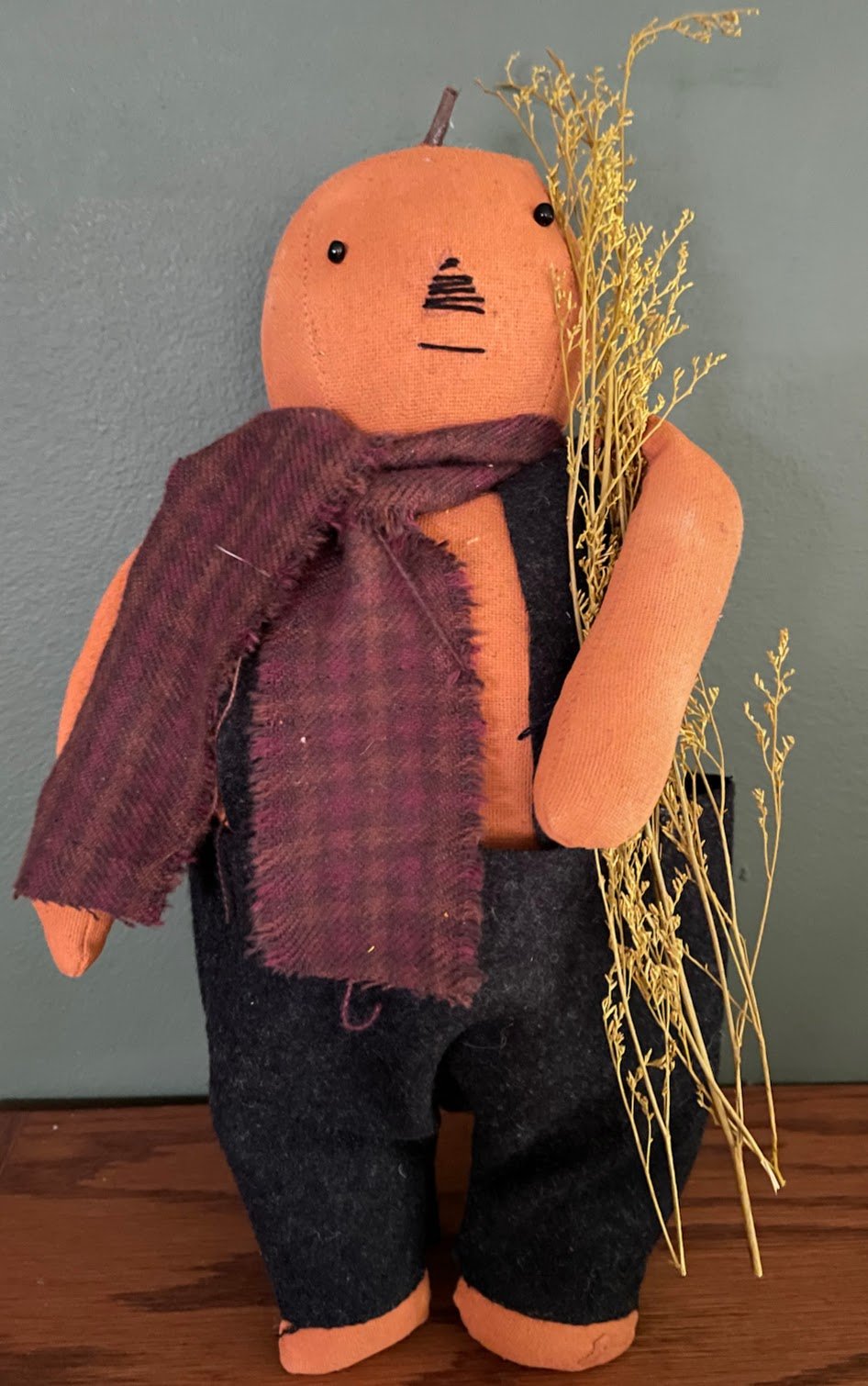 Primitive Handcrafted Gus The Pumpkin Man 11&quot; Wool Scarf Sweet Annie - The Primitive Pineapple Collection